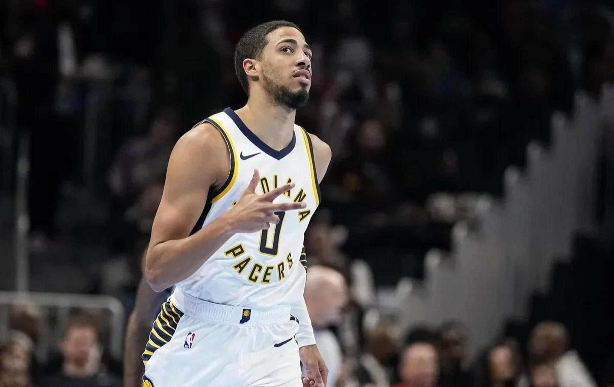 包含印第安纳步行者赛后防线松动，志在NBA常规赛名次提升，更衣室稳定，团队化学反应显著的词条